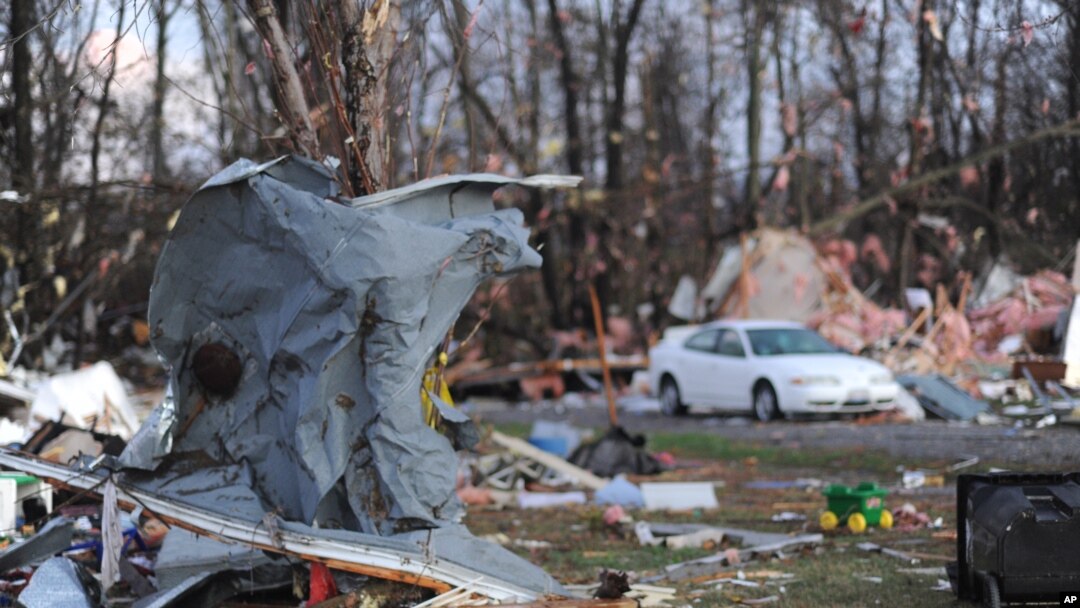 Suasana di kota kecil Brookport, negara bagian Illinois, pasca hantaman tornado hari Minggu (17/11).