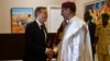Le secrétaire d'État américain Anthony Blinken avec le président nigérien désormais déchu Mohamed Bazoum.