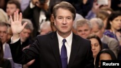 El nominado a la Corte Suprema, Brett Kavanaugh, prestó juramento ante el Comité Judicial del Senado durante su audiencia de confirmación ante el Tribunal Supremo en el Capitolio en Washington, el 4 de septiembre de 2018.