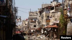 지난 27일 시리아 수도 다마스쿠스의 사예다자이나브 지구에서 정부군과 반군의 교전으로 파괴된 거리. (자료사진)
