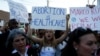 Activistas por el derecho al aborto protestan ante la Corte Suprema de EEUU en Washington DC el 24 de junio de 2022.