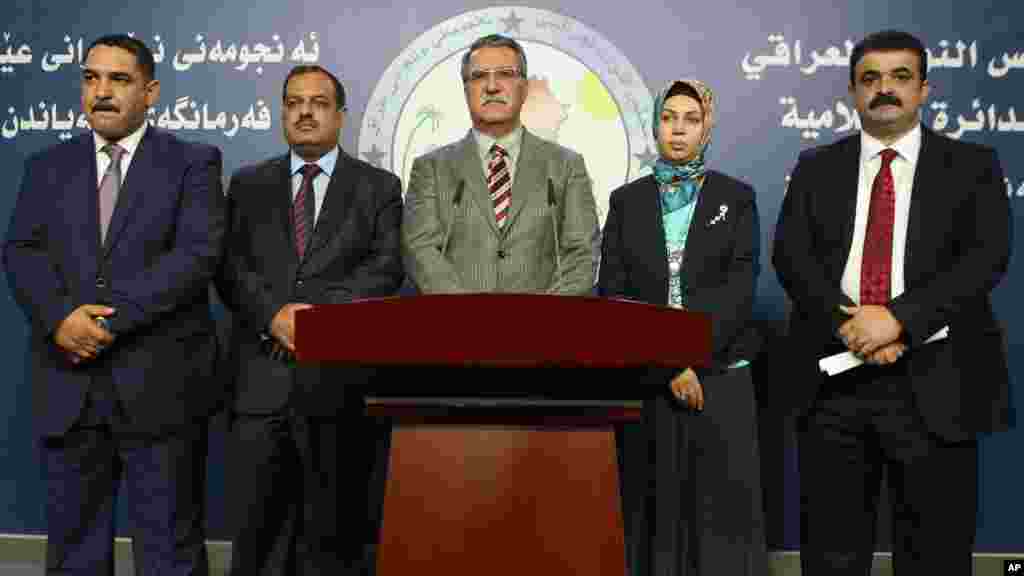 Iraqi lawmakers attend a press conference in Baghdad, Iraq, Aug. 10, 2014. 