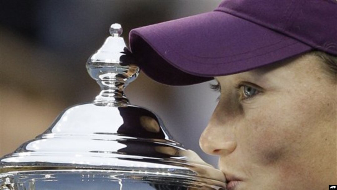 Samantha Stosur trở thành tay vợt nữ Australia đầu tiên đoạt được danh hiệu Grand Slam sau hơn 30 năm