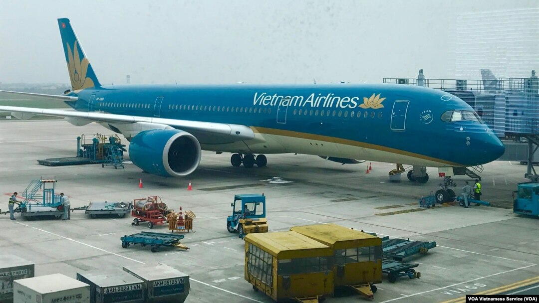 Máy bay của Vietnam Airlines. Cục Hải quan TPHCM các tiếp viên bị bắt vì vận chuyển ma túy là vụ án chưa có tiền lệ tại Việt Nam.