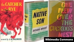 Tiga judul buku yang termasuk "buku-buku yang dilarang" atau ditentang di perpustakaan dan sekolah-sekolah tertentu di Amerika. (Foto: ilustrasi).