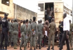 FILE - Prisoners are seen being moved into a truck for transport, at Kondengui Central Prison, in Yaounde, Cameroon, July 23, 2019. (Moki Edwin Kindzeka/VOA)