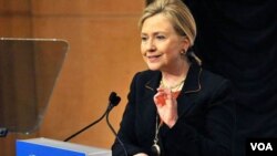 La secretaria de Estado de Estados Unidos, Hillary Clinton subrayó que Clinton sigue siendo la excepción a la convergencia hacia la democracia en la región.