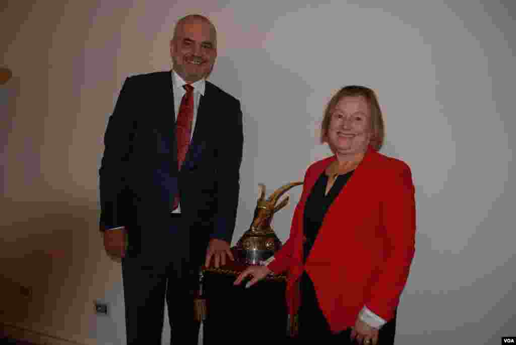 VOA Director Amanda Bennett meets with Albanian Prime Minister Edi Rama in Tirana, September, 27, 2017. 