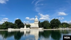 资料照片：国会大厦与倒映池。(2025年7月15日)