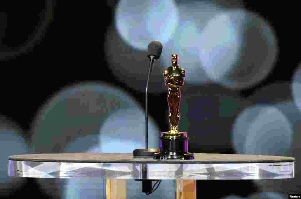 An Oscar statuette