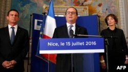 Presiden Perancis Francois Hollande (tengah) mengatakan akan memperpanjang keadaan darurat pasca serangan maut di Nice (foto: dok). 