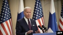 Rais wa Marekani Joe Biden alipowasili mjini Helsinki Julai 13, 2023.