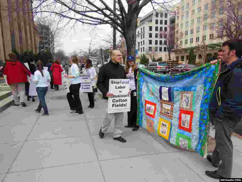 A rally against forced child labor in Uzbekistan