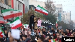 ایرانی ها در شهر تهران پس از پیروزی تیم ملی این کشور در برابر ویلز به جاده ها برآمدند