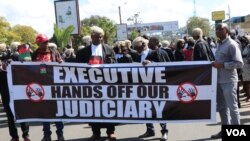 Lawyers demonstrate against what they call government interference in the judiciary, in Blantyre, Malawi, June 17, 2020. (Lameck Masina/VOA)