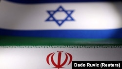 Bendera Israel dan Iran dalam sebuah ilustrasi, 24 April 2024. (Foto: Dado Ruvic/REUTERS)