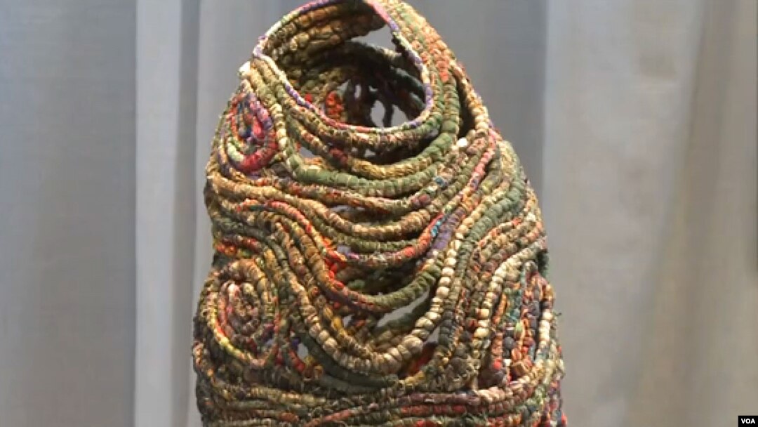"O’rama usuldan foydalanaman. Savatlarni to’qishda odatda qayta ishlangan xomashyoni qo’llayman", - deydi Jaki Abrams.