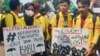 Ribuan mahasiswa berunjuk rasa menolak RKUHP dan pelemahan KPK di depan Gedung DPR, Kamis, 19 September 2019. (Foto: VOA/Sasmito)