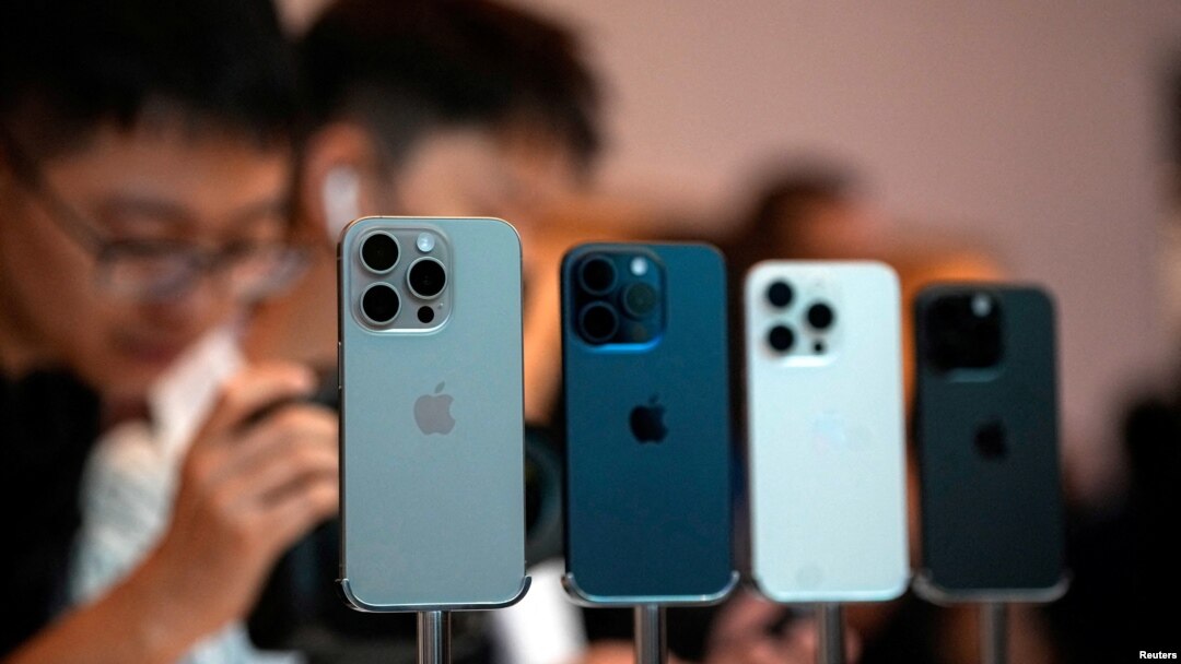 Apple sedang membahas penambahan Artificial Intelligence (AI) atau kecerdasan buatan dari Google pada produk iPhone (foto: ilustrasi). 