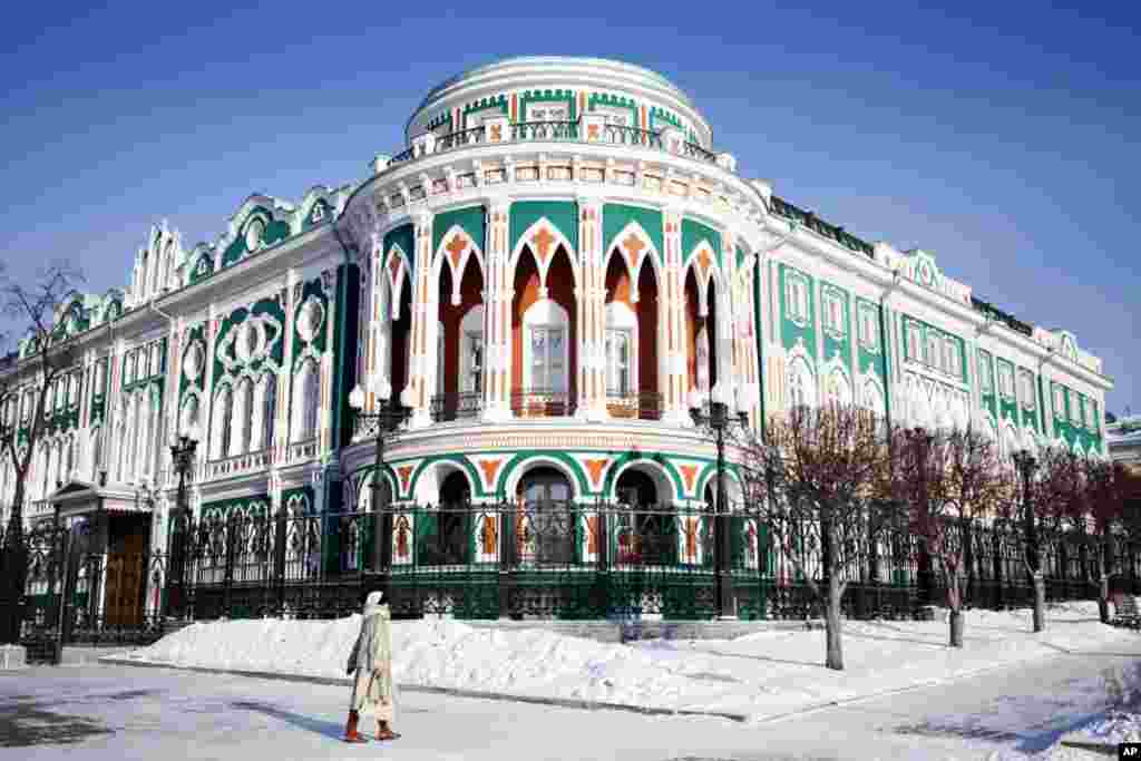 The presidential residency in downtown Yekaterinburg. Former president Boris Yeltsin was once the city's Communist boss. January 31, 2012. (VOA-Y. Weeks)