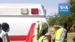 Des secouristes nigérians sur les lieux d'une attaque djihadiste