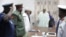 Nigeriyaning yangi Prezidenti Muhammadu Buxoriy (markazda) xavfsizlik xizmati rahbarlari bilan, 2-iyun, 2015-yil.