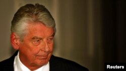 Perdana Menteri Belanda Wim Kok di Den Haag, 16 April 2002.