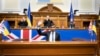 Прем’єр-міністр Великої Британії Ріші Сунак отримує овації після виступу в парламенті в Києві, п’ятниця, 12 січня 2024 р. (AP)