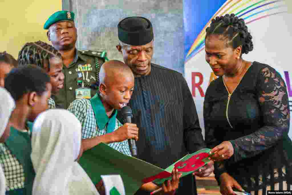 Mataimakin Shugaban Kasa Yemi Osibanjo Ya Kai Ziyara Makarantar Firaimary A Gwarinpa, Abuja