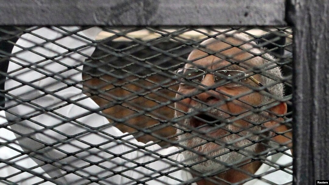 Mohammed Badie, seorang pembimbing rohani kelompok Ikhwanul Muslimin ditangkap pihak berwenang Mesir tahun lalu (foto: dok). 