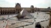 El famoso Museo de Louvre, en París, abrió sus puertas el lunes tras permanecer cerrado desde el 1 de marzo, con estrictas medidas de prevención de contagios.