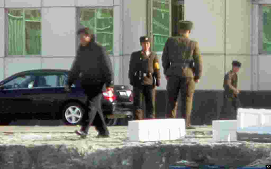 活動在邊界線附近的北韓軍人