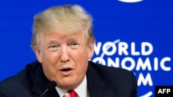 Le président américain Donald Trump parle lors d'une discussion lors de la réunion annuelle du Forum économique mondial (WEF) à Davos, en Suisse orientale, le 26 janvier 2018