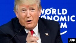 Le président américain Donald Trump parle lors d'une discussion lors de la réunion annuelle du Forum économique mondial (WEF) à Davos, en Suisse orientale, le 26 janvier 2018