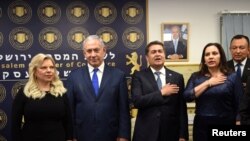 El primer ministro israelí, Benjamin Netanyahu, se reunió con el presidente de Honduras, Juan Orlando Hernández, durante la inauguración de la Oficina de Comercio Diplomático de Honduras en Jerusalén, en septiembre de 2019. [Archivo]