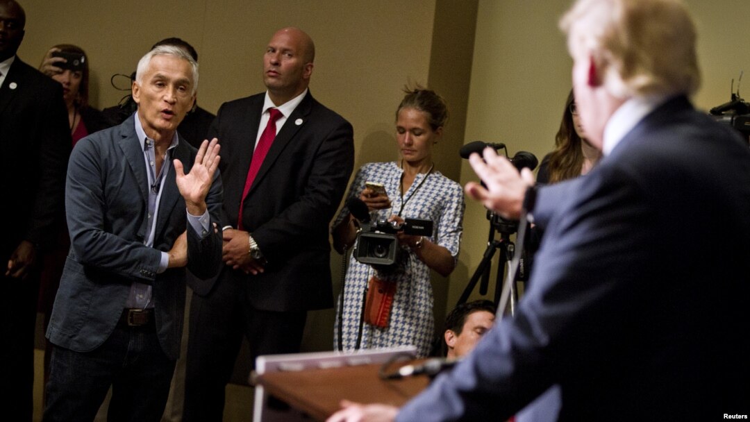 Jorge Ramos, presentador de Univisión, tuvo un fuerte intercambio con Trump en Iowa, durante la campaña por la nominación republicana.