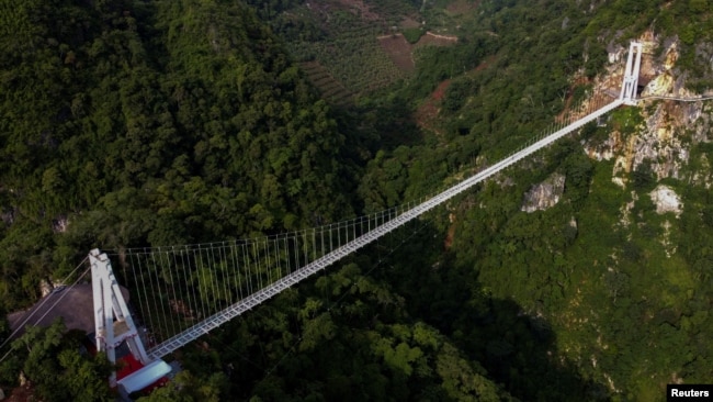 An view from above of the Bach Long glass bridge in the Son La area, Vietnam, on May 28, 2022. (REUTERS/Minh Nguyen)