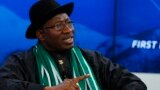 Shugaba Goodluck Jonathan, wanda ya kori Ahmed Gulak. 