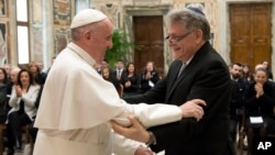 Pope Francis greets Argentine Rabbi Abraham Skorka during a private audience at the Vatican, Feb. 23, 2017.