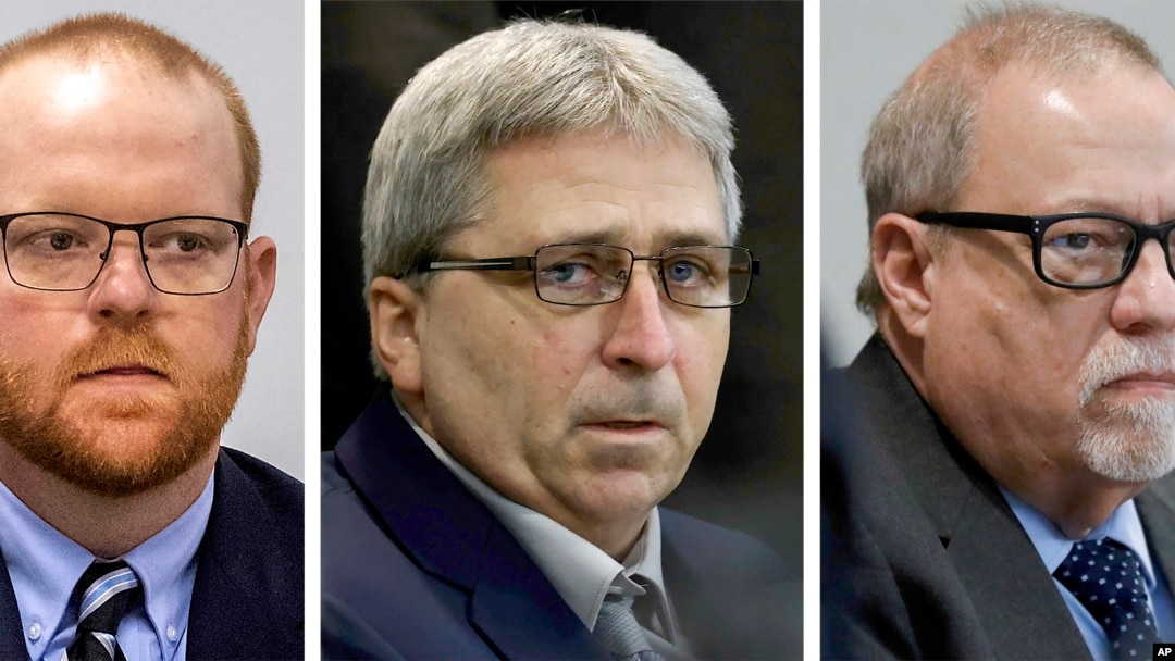 Goch a Dwat: Travis McMichael, William 'Roddie' Bryan ak Gregory McMichael ke la jistis akize deske yo te asasinen nwa Ahmaud Arbery nan Eta Jòji. (Foto: 24 novanm 2021, Pool, file).