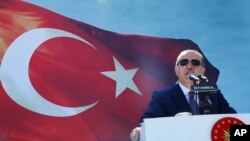 Turkey's President Recep Tayyip Erdogan delivers a speech during an event in Istanbul, Aug. 25, 2017. Invoking national security, Erdogan has spearheaded a crackdown against supporters of influencial cleric Fethullah Gullen, whom he sees as the instigator of last year's failed coup attempt.