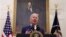 El presidente de los Estados Unidos, Joe Biden, antes de firmar sendas órdenes ejecutivas para ayudar a las familias que han quedado desempleadas en la pandemia y para elevar el salario mínimo a los trabajadores federales, el 22 de enero de 2021..