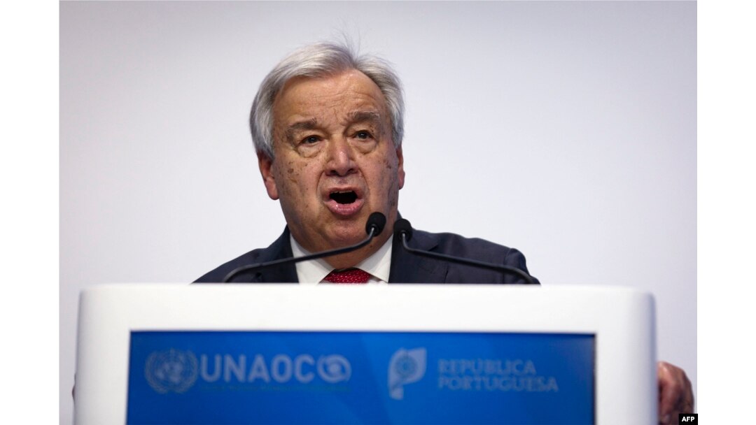 Sekretaris Jenderal Perserikatan Bangsa-Bangsa Antonio Guterres menyampaikan pidato pada Forum Global ke-10 Aliansi Peradaban Perserikatan Bangsa-Bangsa, di Cascais, Portugal, 26 November 2024. (CARLOS COSTA / AFP)