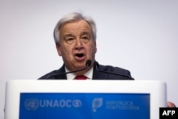 Sekretaris Jenderal Perserikatan Bangsa-Bangsa Antonio Guterres menyampaikan pidato pada Forum Global ke-10 Aliansi Peradaban Perserikatan Bangsa-Bangsa, di Cascais, Portugal, 26 November 2024. (CARLOS COSTA / AFP)