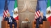 El presidente estadounidense Joe Biden se reúne con el presidente mexicano Andrés Manuel López Obrador al margen de la cumbre del Foro de Cooperación Económica Asia-Pacífico (APEC) en San Francisco, California, el 17 de noviembre de 2023.
