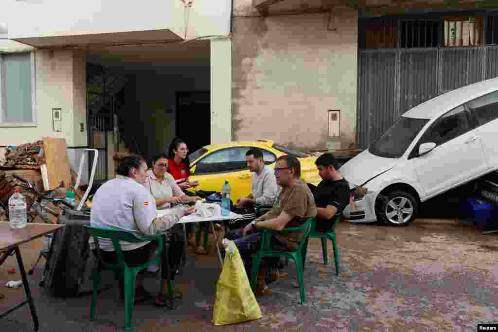 El jueves 31 de octubre volvió la calma a las zonas más afectadas alrededor de la ciudad de&nbsp;Valencia. Sin embargo, la Agencia Estatal de Meteorología (AEMET) emitió su máximo nivel de alerta para la provincia de Castellón.