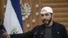 El presidente Nayib Bukele ofrece un discurso con motivo del primer día de vacunación con el fármaco de AstraZeneca, en San Salvador, el 17 de febrero de 2021.