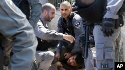 بازداشت یک فلسطینی در اورشلیم پیش از برگزاری راهپیمایی پرچم - سه شنبه ۲۵ خرداد