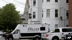 波士顿警方星期二在一家杂货店外面开枪打死一名恐怖分子嫌疑人