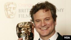 Colin Firth dengan BAFTA Award yang ia raih untuk perannya sebagai Raja George VI dalam film 'The King's Speech.'